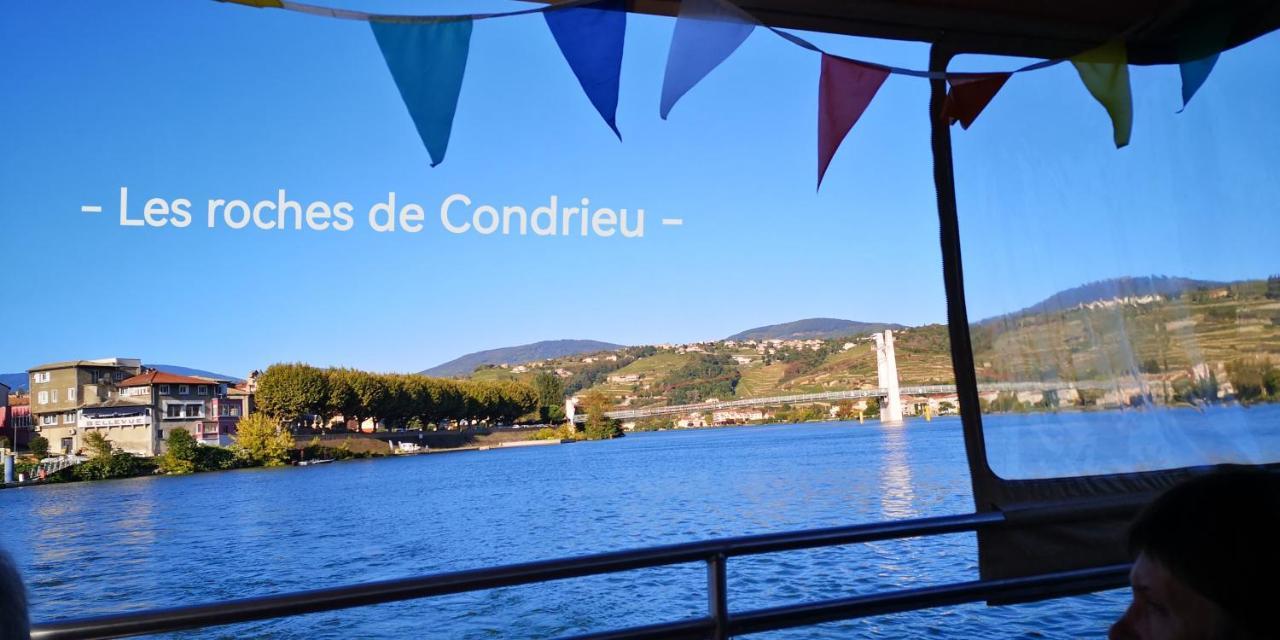 Comme A La Maison Clonas-sur-Vareze Luaran gambar